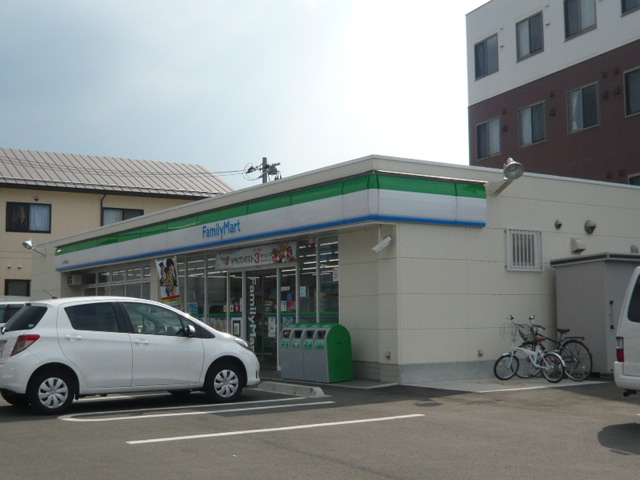 （周辺施設）ファミリーマート