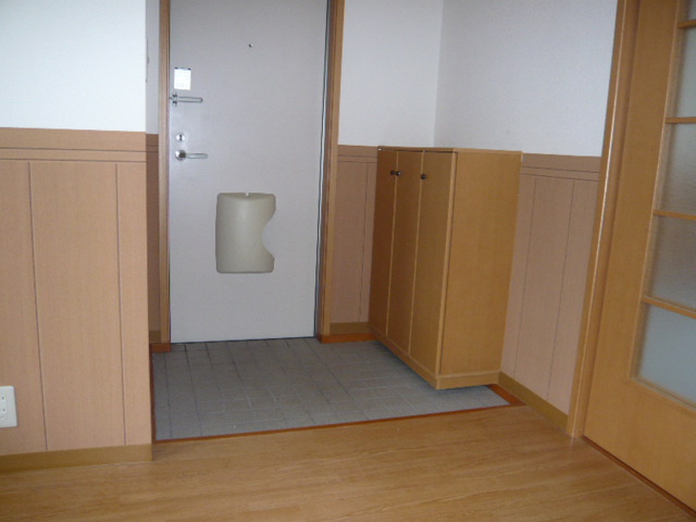 玄　関（２０２号）