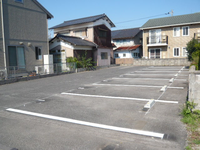 ピリア南側月極め駐車場2